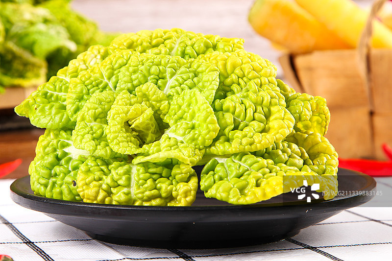 盘子里的黄心乌塌菜图片素材