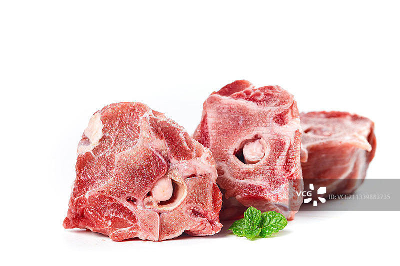 白底上摆放着羊蝎子图片素材