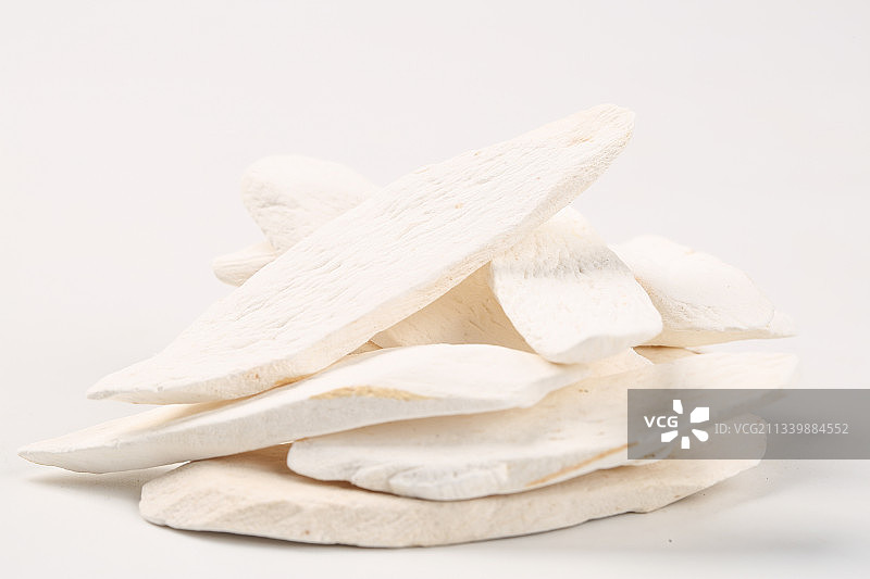 浅底上放着山药片图片素材