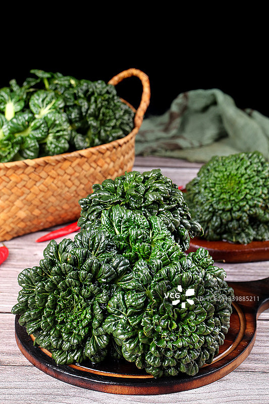 盘子里装着农家乌塌菜图片素材