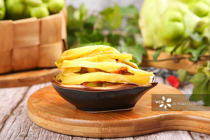 碟子里装着榨菜丝图片素材