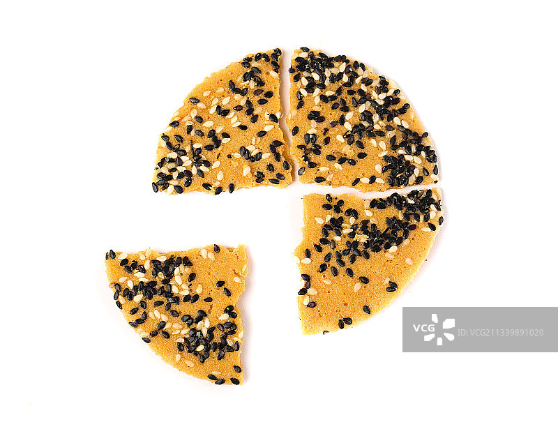 白底上摆放着手工芝麻饼图片素材