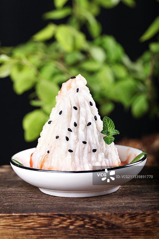 竹底上放着芋泥图片素材