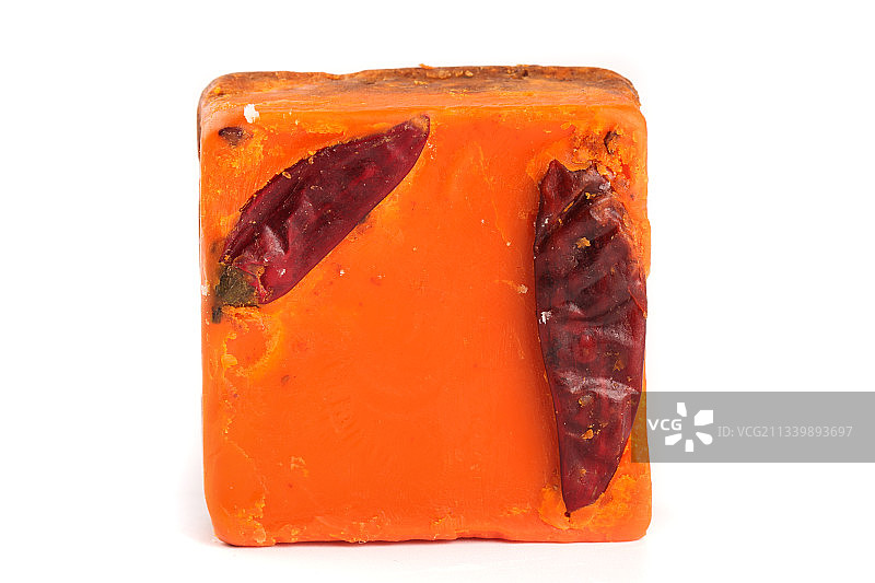 白底上放着红油火锅底料图片素材