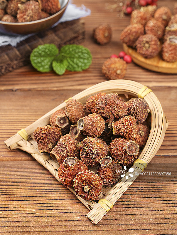 木底上的贵州刺梨干图片素材