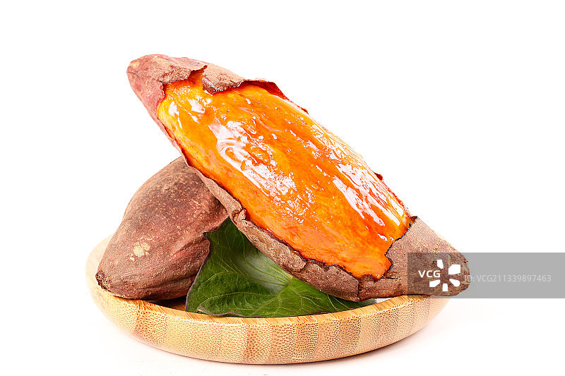 白底上放着一盘烟薯图片素材