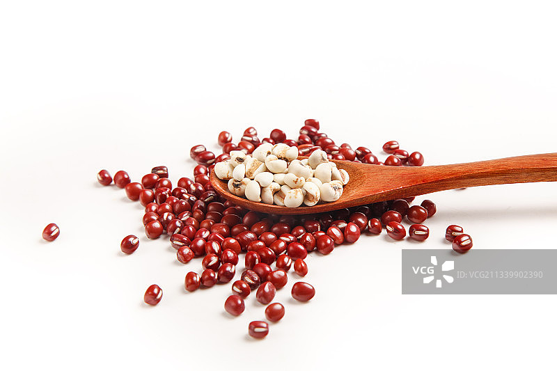 白底上放着红豆薏米图片素材