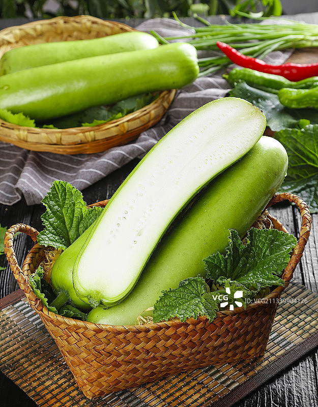 篮子里放着葫芦瓜图片素材