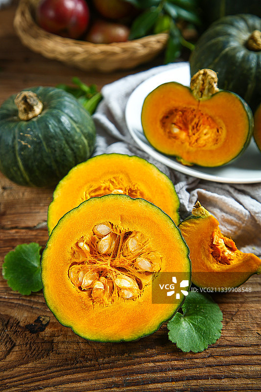 木底上的真贝贝南瓜图片素材