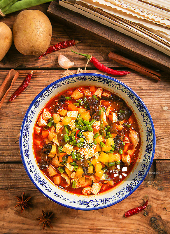 碗里装着臊子面图片素材