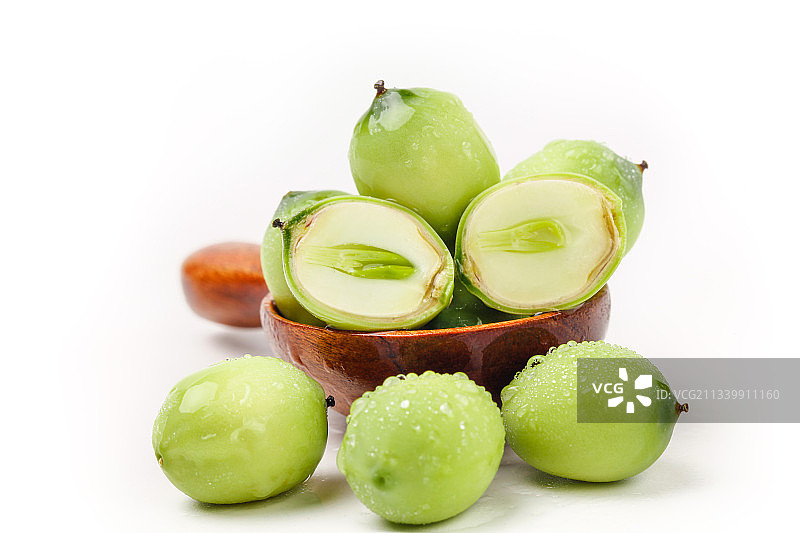 勺子里装着嫩莲子图片素材