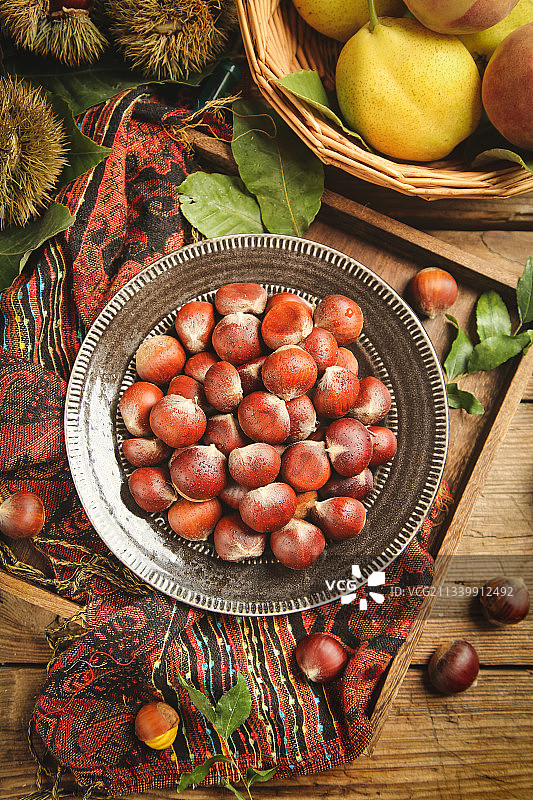 盘子里装着迁西板栗图片素材