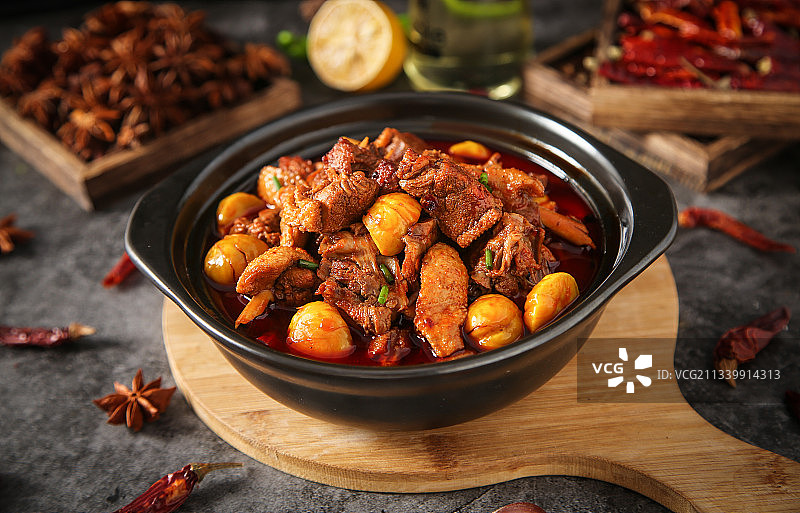 碗里装着板栗烧鸡图片素材