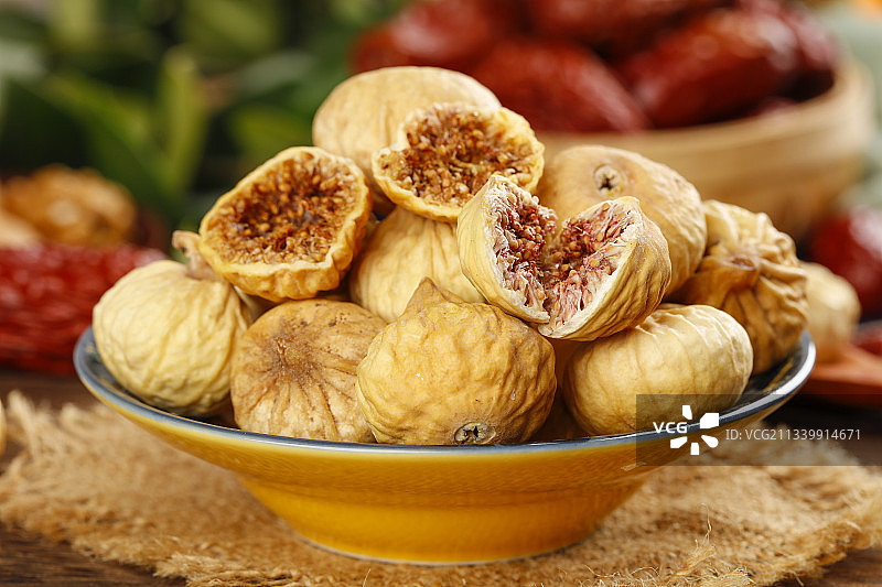 盘子里的新疆无花果干图片素材