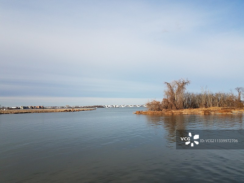 湖对天空的风景图片素材