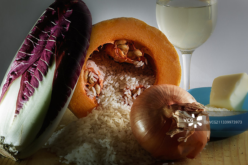 餐桌上的美食特写，意大利图片素材