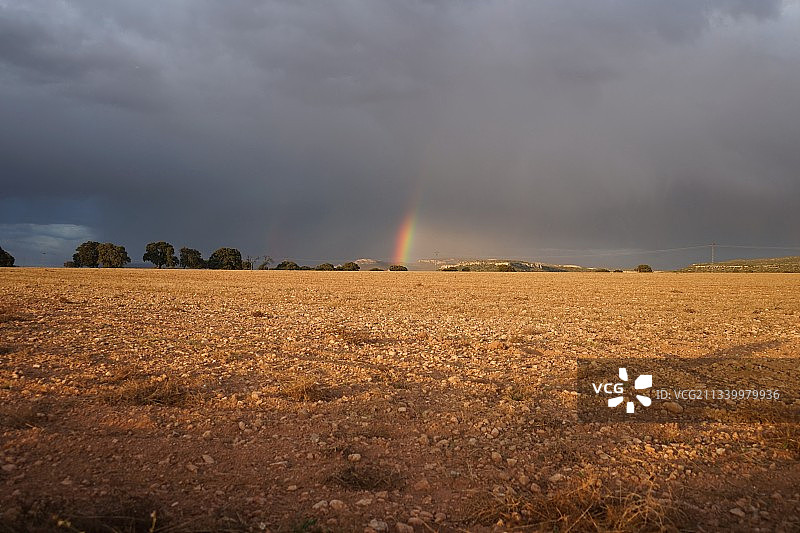 西班牙田野彩虹美景图片素材