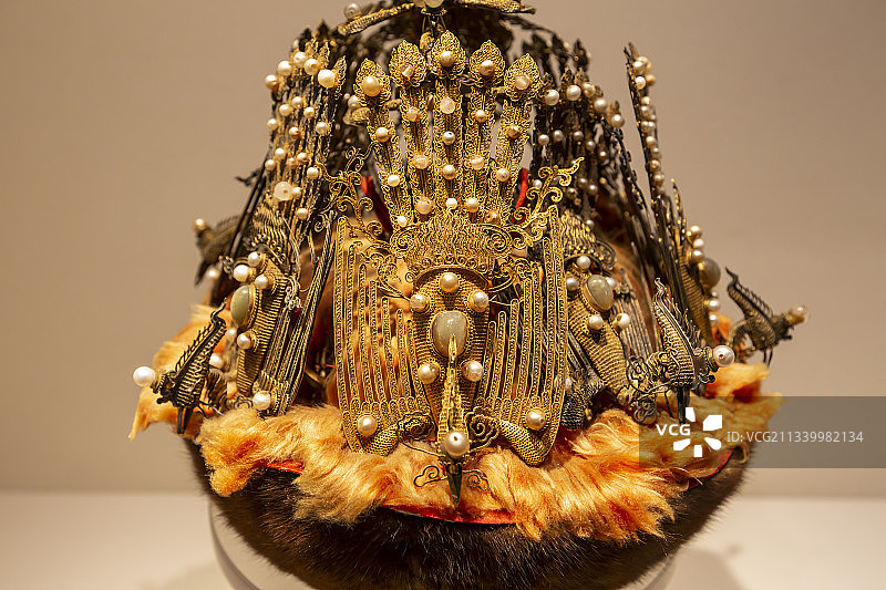 北京故宫珍宝馆文物：金嵌珍珠皇后冬朝冠（清）图片素材