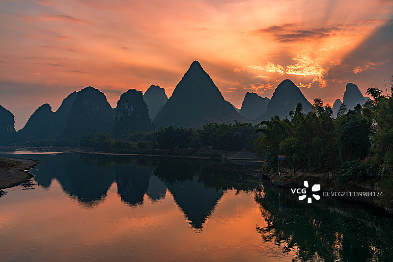 广西桂林阳朔卓笔峰日出图片素材