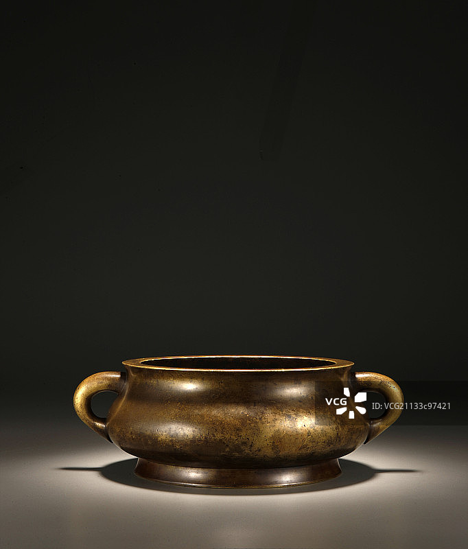 铜双耳炉图片素材