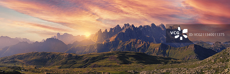 意大利特伦托莫埃纳日落景观全景图片素材