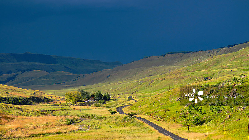 天空衬托下的风景图片素材