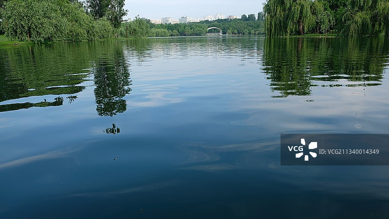 湖对天空的风景图片素材