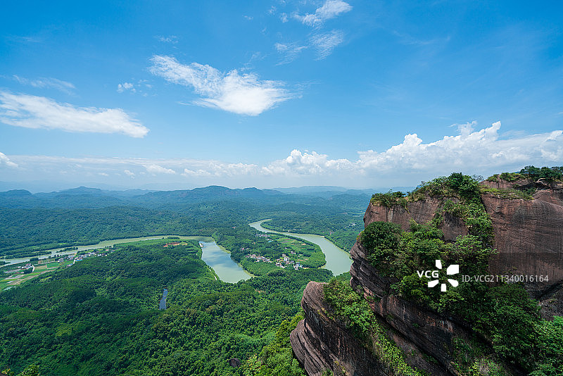 水上丹霞山图片素材