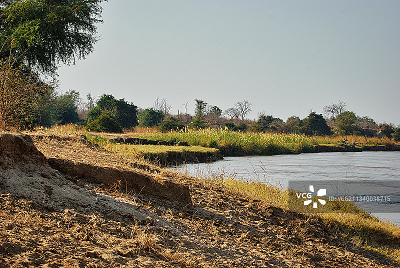 赞比亚北卢安瓜国家公园的湖光山色图片素材