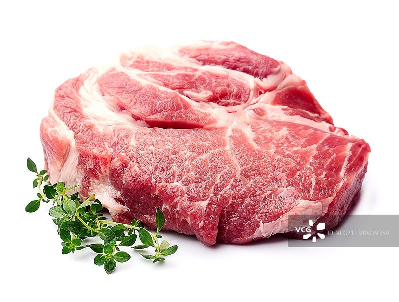 白色背景上的红色肉类特写图片素材