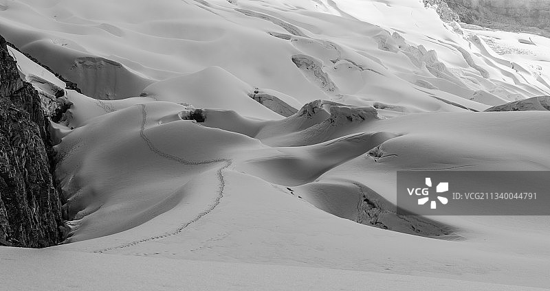白雪覆盖的土地的高角度视图图片素材