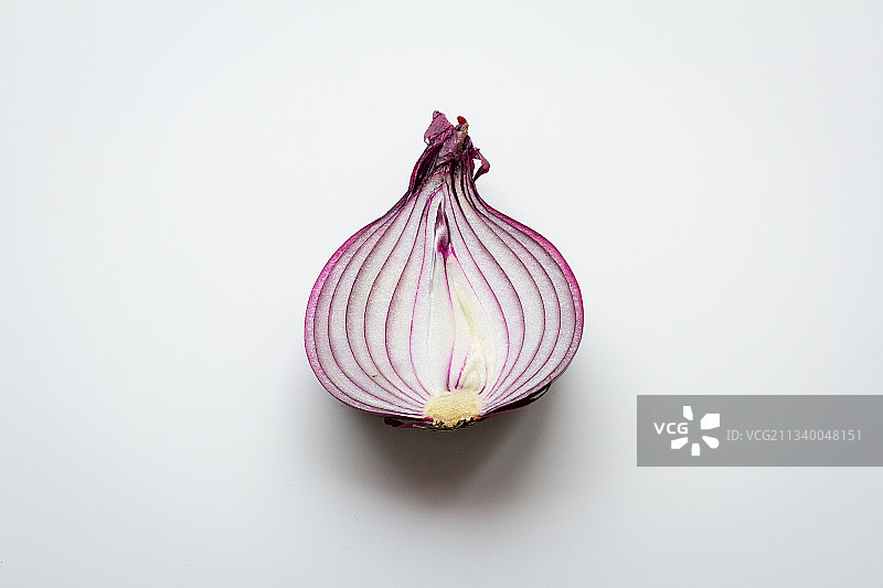 白色背景下的洋葱特写，芬兰图片素材