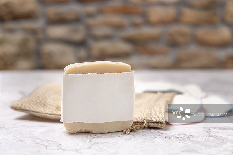 桌上的肥皂特写图片素材