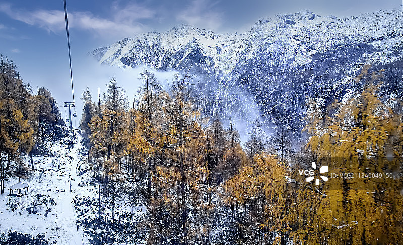 秋季的达古冰川景观图片素材