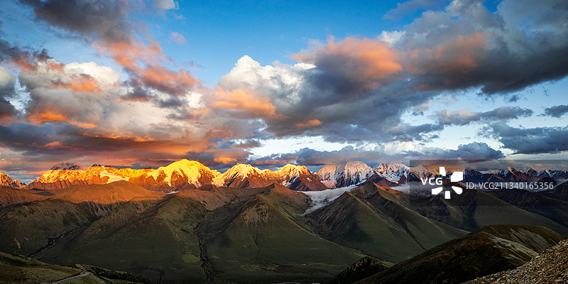 贡嘎金山图片素材