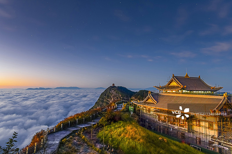 四川峨眉山金顶华藏寺日出云海自然风光图片素材