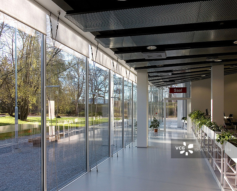 酒店或会议中心玻璃墙大堂图片素材