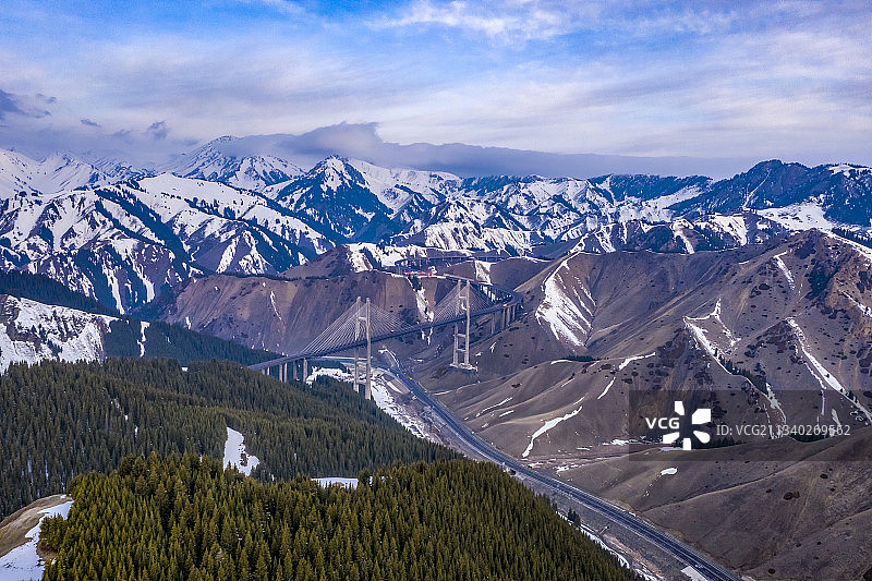 新疆伊犁：果子沟大桥及周围景区风光图片素材