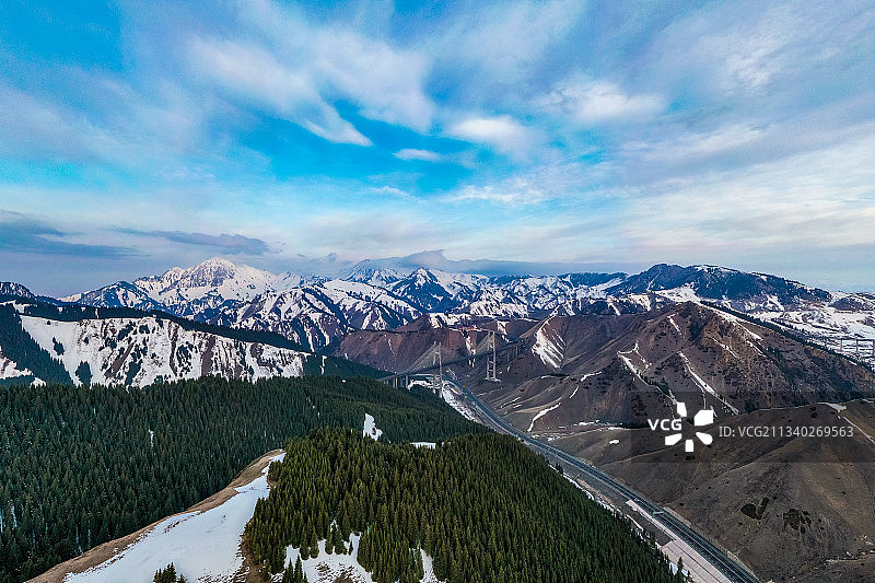 新疆伊犁：果子沟大桥及周围景区风光图片素材