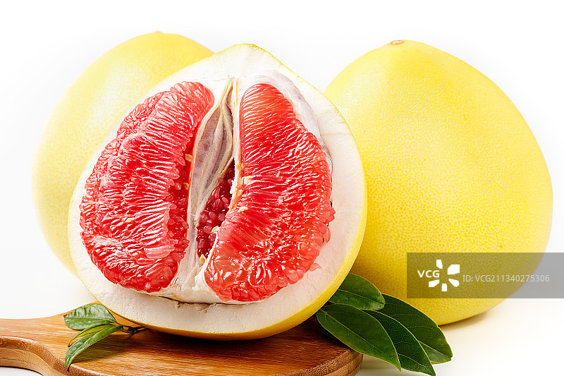 白底上的红心蜜柚图片素材