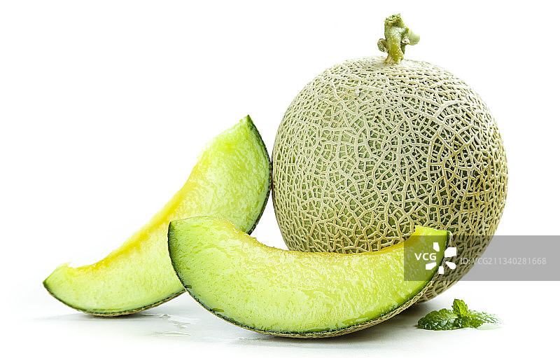 白底上放着切开的玫珑蜜瓜图片素材