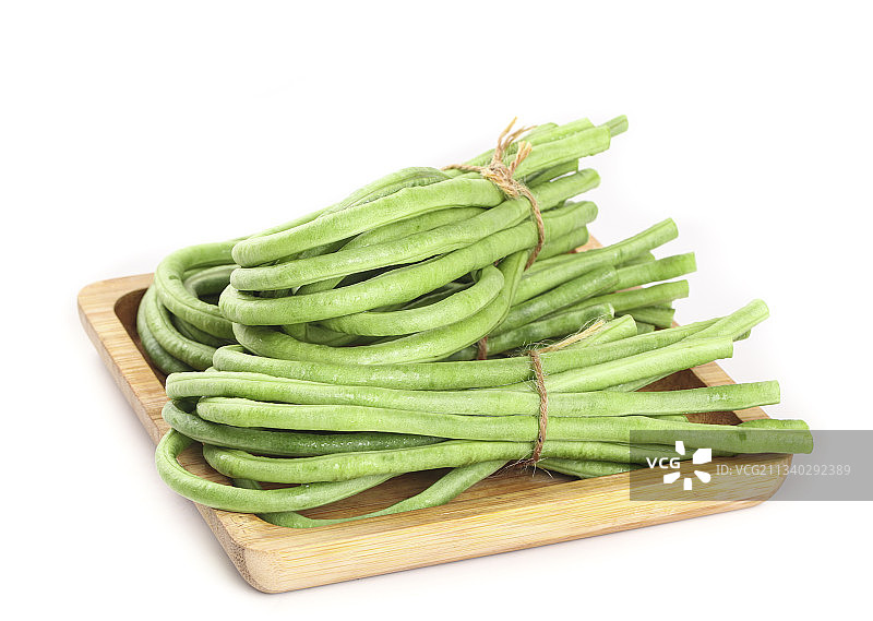 白底上放着一盘长豆角图片素材