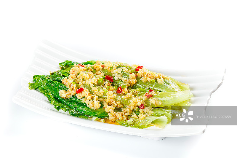 白底上放着一盘蒜蓉生菜图片素材