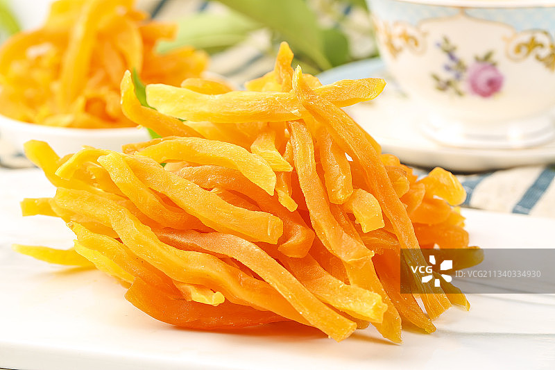 白底上放着红薯条图片素材