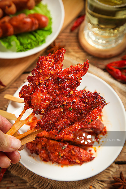 手拿鸡柳图片素材