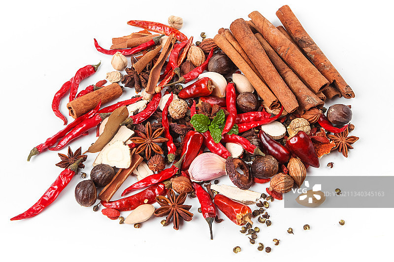白底上放着香料组合图片素材