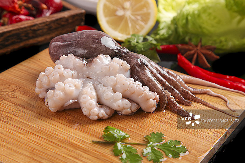 木板上的大连章鱼图片素材