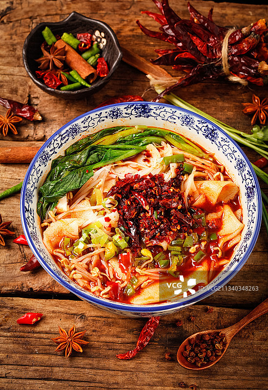 碗里装着手擀面图片素材