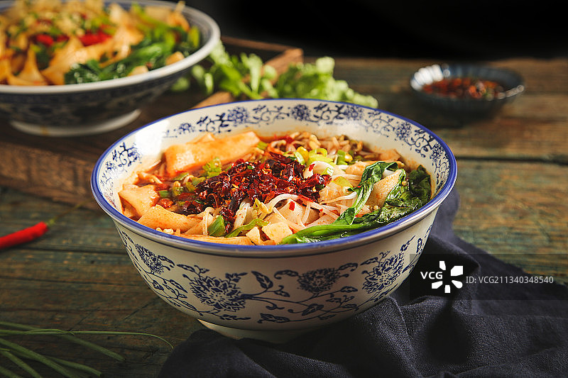 碗里装着手擀面图片素材