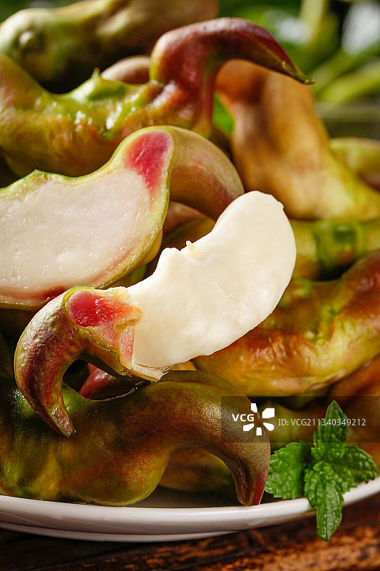 盘子里洪湖菱角图片素材